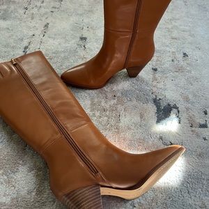 Vince Camuto DressUpButtercup Collab 6.5 in Golden Walnut